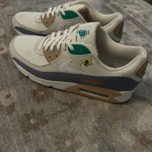 2023 Nike airmax moving company